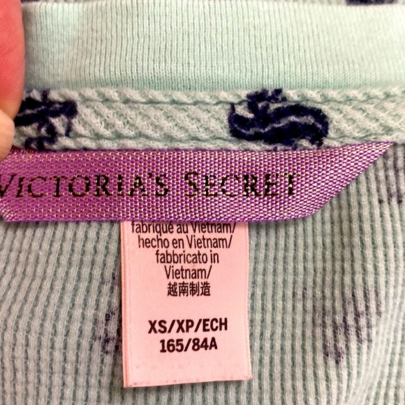 Victoria’s Secret green pajama top with navy blue VS logos - Picture 5 of 7